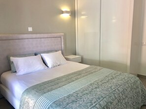 2 chambres, fer et planche à repasser, accès Internet, draps fournis