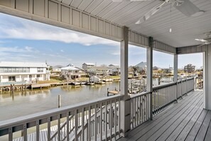 Property grounds - Dauphin Pearl - Waterfront bay house, close to Dauphin Island Beaches! (Dauphin Island)