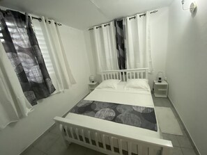 2 bedrooms, iron/ironing board, free WiFi, bed sheets - LE COIN D'ARMANTINE F3 RENOVATED WITH SMALL GARDEN (Capesterre-Belle-Eau)