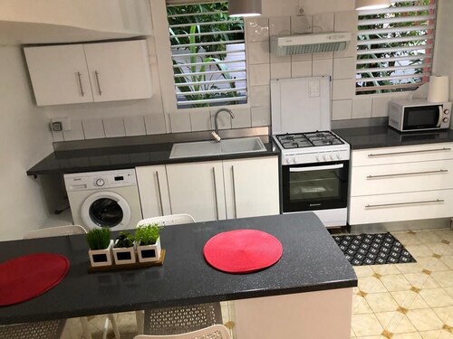 LE COIN D ARMANTINE F3 REFAIT A NEUF AVEC PETIT JARDIN