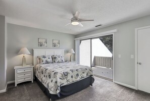 2 Schlafzimmer, Bügeleisen/Bügelbrett