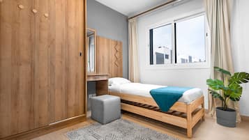 2 kamar tidur dan didekorasi berbeda-beda