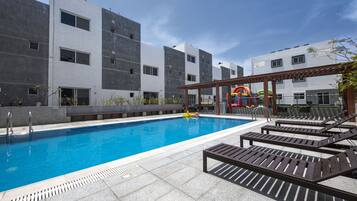 Kolam renang outdoor