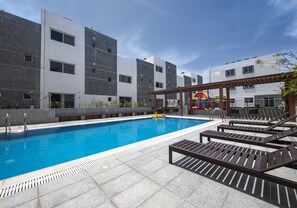 Outdoor pool - Mabaat - White Pearl Al Basatin - 600 (Jeddah)