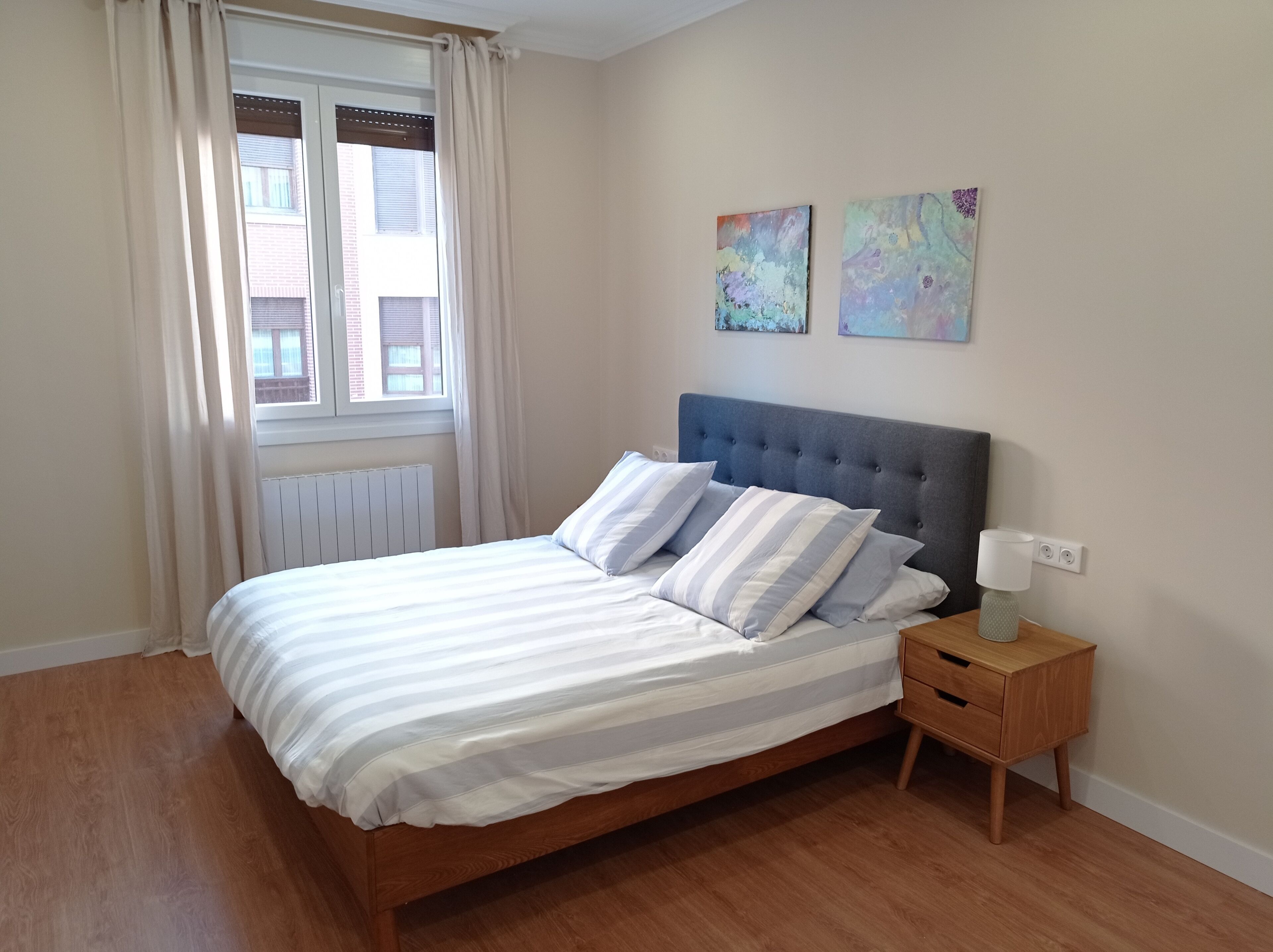 3 bedrooms, desk, iron/ironing board, travel crib