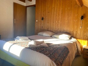 1 Schlafzimmer, Bügeleisen/Bügelbrett, Reisekinderbett, kostenloses WLAN