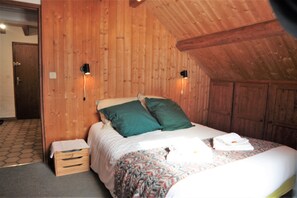 1 makuuhuone, silitysrauta/-lauta, vauvan matkasänky, ilmainen Wi-Fi