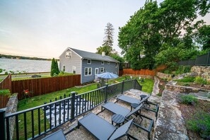 Terrace/patio - Waterview House Walking Distance from Cove Beach (Stamford)