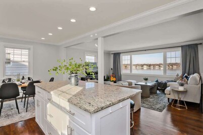 Waterview House Walking Distance from Cove Beach