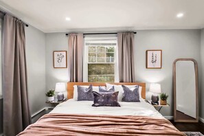 5 Schlafzimmer, Schreibtisch, Bügeleisen/Bügelbrett, Reisekinderbett