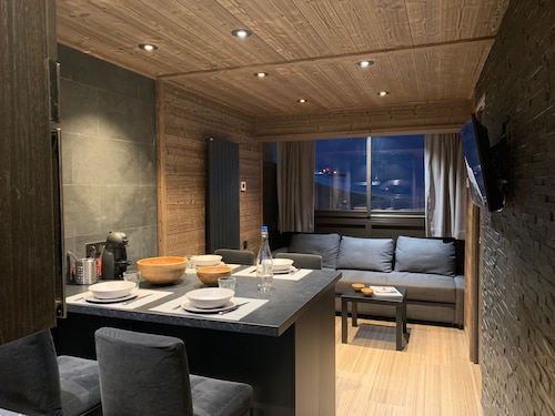 Val Thorens, south-facing apartment, hyper center, ski-in ski-out