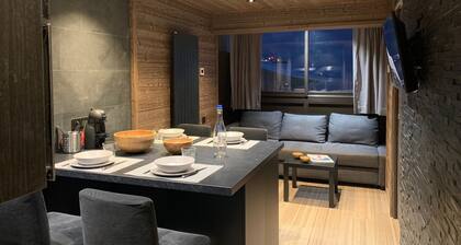 Val Thorens, south-facing apartment, hyper center, ski-in ski-out