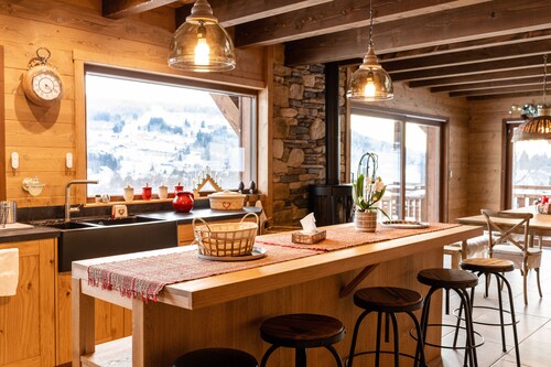 Luxury chalet LE CARIBOU, near Gérardmer, exceptional view, jacuzzi.