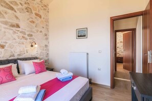 3 bedrooms, WiFi, bed sheets