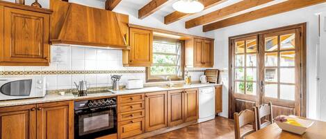 冷蔵庫、電子レンジ、オーブン、食器洗い機