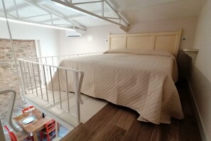 1 bedroom, iron/ironing board, travel crib, WiFi - Casa Mucca Carlina, pool and sauna (Camaiore)