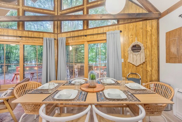 Dining - Serene Poconos Chalet - Hot Tub, Lake & Pool Access + Pet Friendly! (Albrightsville)