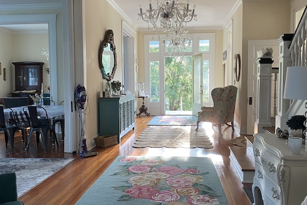 Netflix, Hulu, streaming services