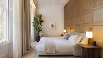 Grand Chamber Junior Suite | Hypo-allergenic bedding, minibar, in-room safe, desk