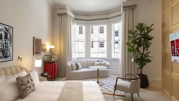 Grand Chamber Junior Suite | Roupas de cama antialérgicas, frigobar, cofres nos quartos, escrivaninha