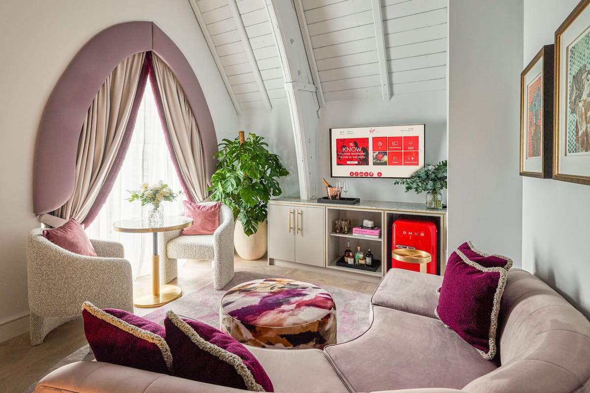 Eve Branson Suite | Ropa de cama hipoalergénica y minibar