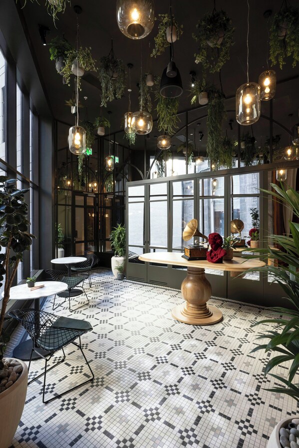 Coffee service - Virgin Hotels Edinburgh (Edinburgh)