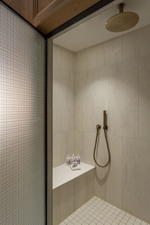 Bathroom shower - Virgin Hotels Edinburgh (Edinburgh)