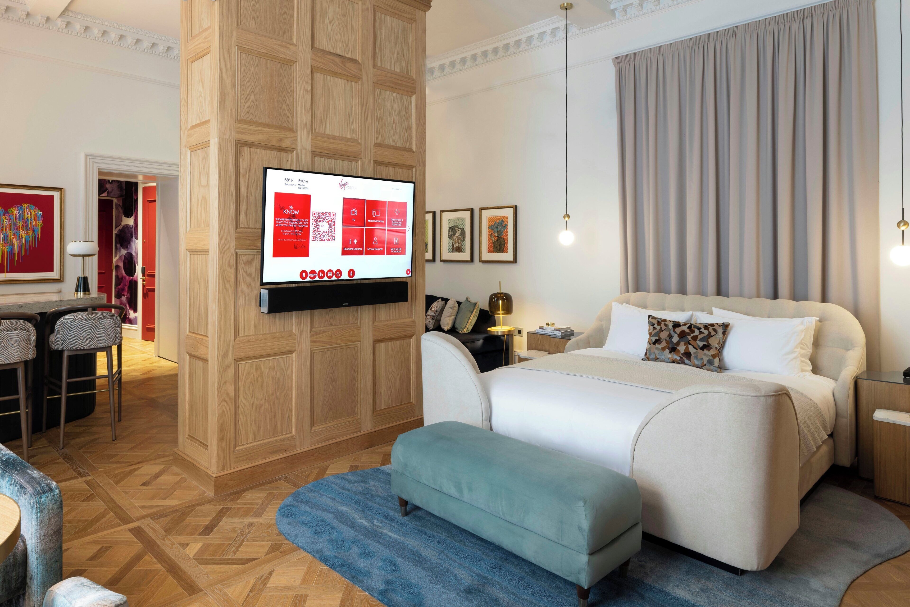 Sir Richard's Flat | Seprai antialergi, brankas, meja kerja, dan tirai kedap cahaya