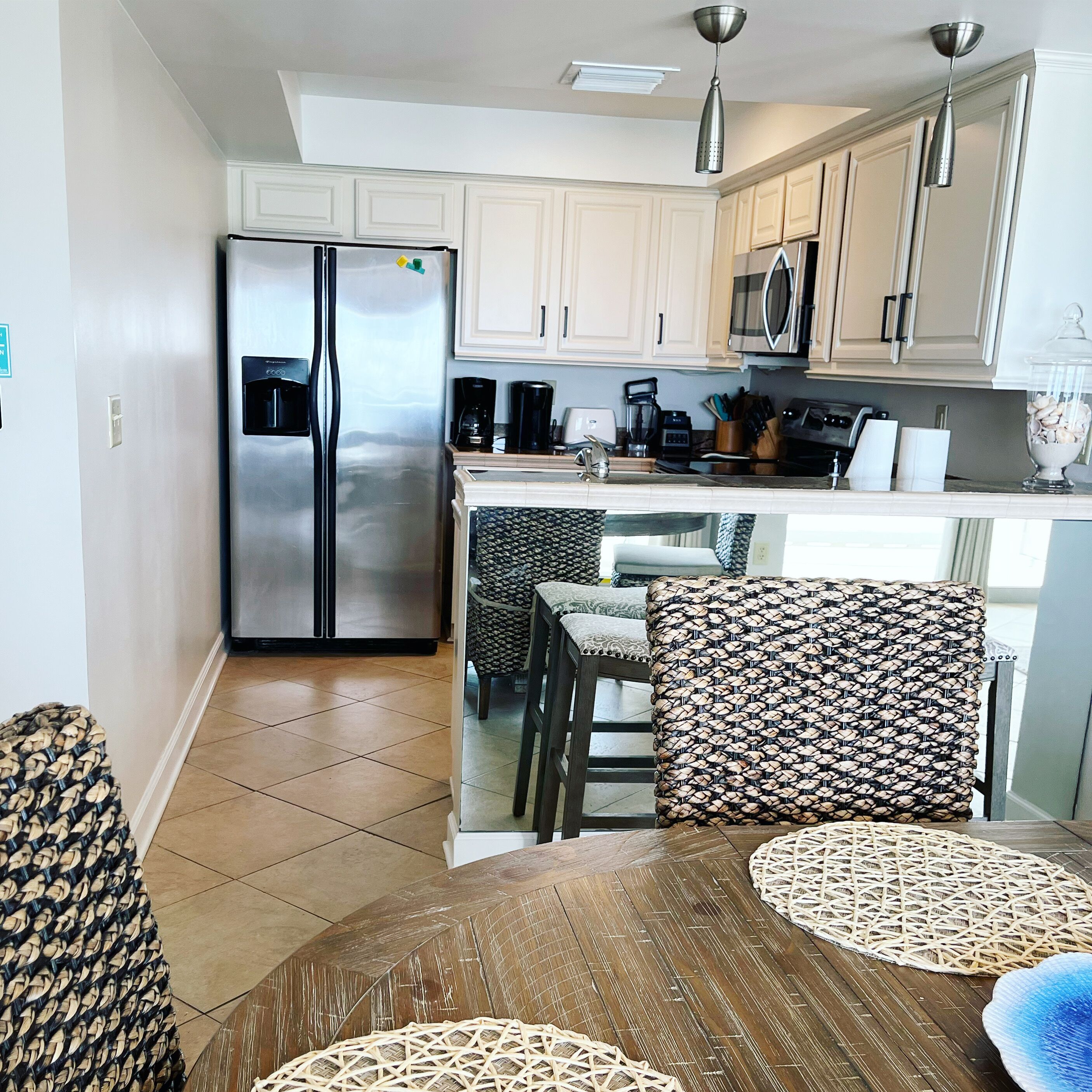 Coffee/tea maker, fridge, microwave, oven