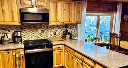 Spacious Adirondack House in Otter Lake