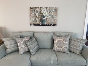 Smart TV, fireplace - Old Glory - NEWER LISTING / FULLY RENOVATED (Williamstown)