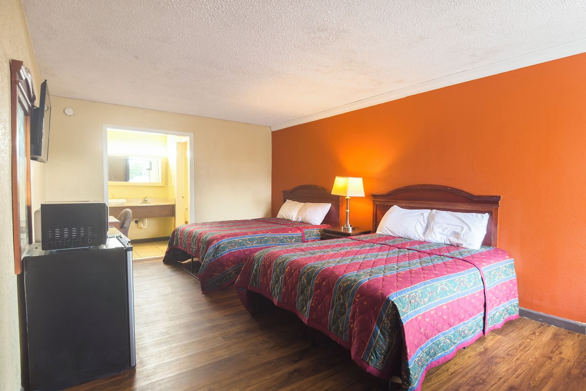 Quarto, 2 camas Queen, para fumantes | Wi-Fi de cortesia, roupa de cama