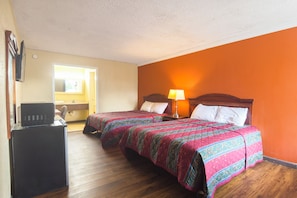 Quarto, 2 camas Queen, para fumantes | Wi-Fi de cortesia, roupa de cama