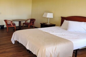 Standard Room, 1 Queen Bed, Non Smoking | Free WiFi, bed sheets