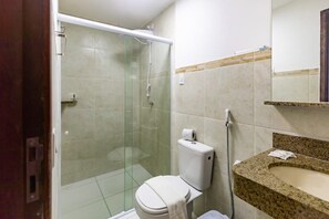 A bathroom with a glass-enclosed shower, a toilet, and a granite countertop sink. - Hotel Pousada Encanto da Praia  (Natal)