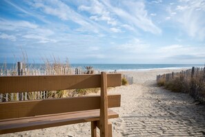 Beach nearby - OCEAN VIEW * 34229 * 5BR Luxury House! Sleeps 12 (Ocean View)