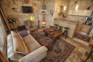 Apartment | Living area | 40-inch LED TV with satellite channels, TV, fireplace - King Apart by Travellers (Nevsehir)