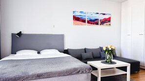 1 slaapkamer, een bureau, reisbedje, gratis wifi
