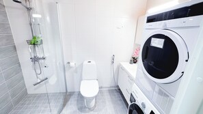 Shower, hair dryer, bidet, towels - City center brand new studio @2022 (Oulu)