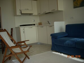 TV - Two-room apartment in the countryside a stone's throw from the sea (Calice Ligure)