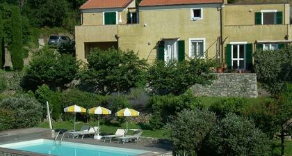 Two-room apartment in the countryside a stone's throw from the sea
