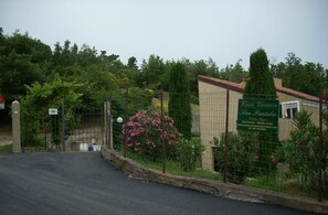 Property grounds - Two-room apartment in the countryside a stone's throw from the sea (Calice Ligure)