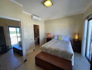 2 slaapkamers, een kluis op de kamer, een strijkplank/strijkijzer