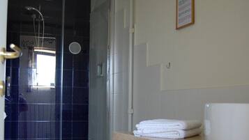 Doccia, bidet, asciugamani