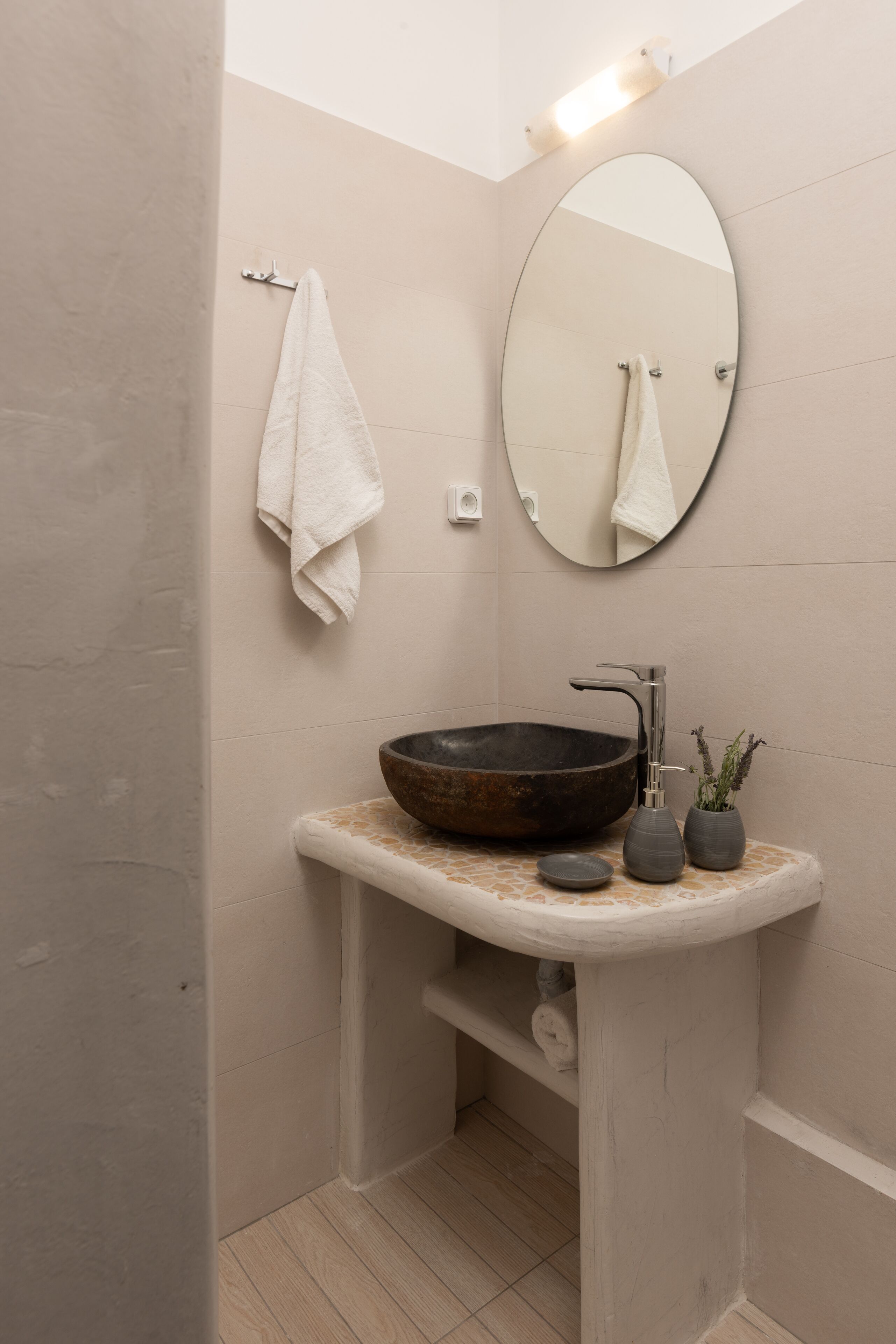 Traditional Suite, 1 Queen Bed, Hot Tub | Bathroom | Shower, hair dryer, towels