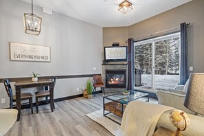 Interior - Nature's Nook by Instant Suites "Pool & HotTub " (Canmore)