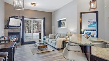 Smart TV, fireplace, Netflix, streaming services
