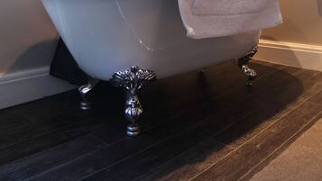 Superior Double Room | Bathroom | Towels