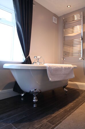 Superior Double Room | Bathroom