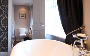 Superior Double Room | Bathroom